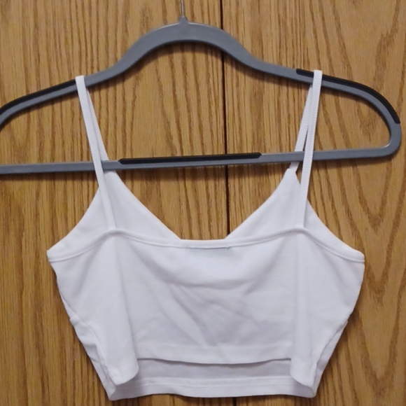 White SHEIN crop - Picture 2 of 3